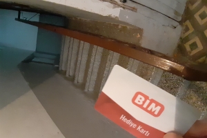 Kurban Bayramı öncesi yetim ve yoksul ailelerimize market kartı BİM kart dağıtımında bulunduk