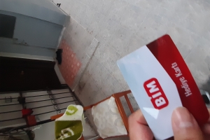 Kurban Bayramı öncesi yetim ve yoksul ailelerimize market kartı BİM kart dağıtımında bulunduk