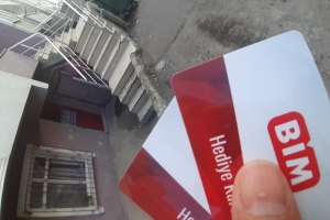 Market kartı BİM kart yardimlarimiz devam ediyor Okullar açılmadan önce yetim ve yoksul ailelerimize okul ve gıda alışverişleri için dağıtımda bulunduk 