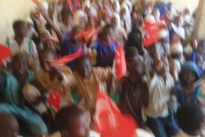 Afrika'da çocukları sevindirme zamanı Bisküvi dağıtımlarimiz devam ediyor