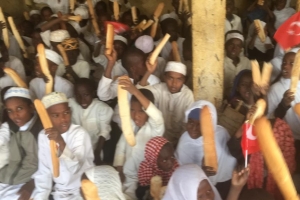 Afrika'da yetim yoksul çocuklara Ekmek dağıtımına devam ediyoruz