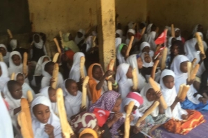 Afrika'da yetim yoksul çocuklara Ekmek dağıtımına devam ediyoruz