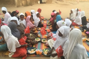 Afrika Çad yemek dağıtımı