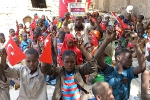 Afrika Nijerya çocukları sevindirme bisküvi dağıtımlarimiz devam ediyor