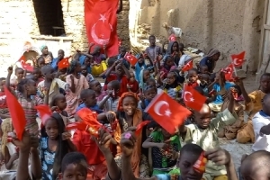 Afrika Nijerya çocukları sevindirme bisküvi dağıtımlarimiz devam ediyor