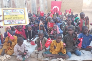 Afrika Nijerya çocukları sevindirme bisküvi dağıtımlarimiz devam ediyor