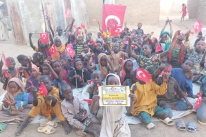 Afrika Nijerya çocukları sevindirme bisküvi dağıtımlarimiz devam ediyor