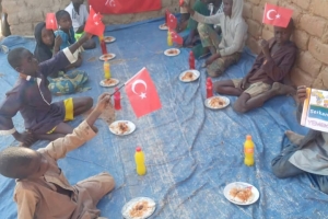 Afrika Niger yemek dağıtımlarimiz