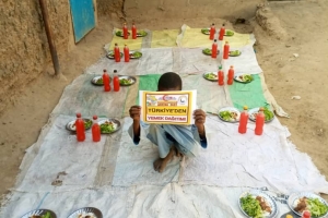 Afrika kıtası Benin ülkesinde yetim yoksul çocuklara yemek dağıtımı yapıldı