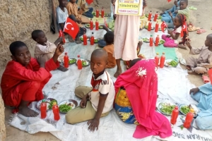 Afrika kıtası Benin ülkesinde yetim yoksul çocuklara yemek dağıtımı yapıldı