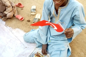 Afrika kıtası Benin ülkesinde yetim yoksul çocuklara yemek dağıtımı yapıldı