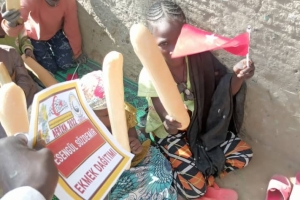 Afrika Kamerun ülkesinde Ekmek dağıtımı yapıldı.