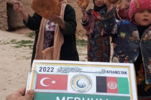 Afganistan bölgesinde çadırlarda yaşamlarını sürdüren yetim yoksul ailelere ekmek dağıtımlarımız devam ediyor