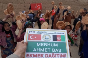 Afganistan cevizcan vilayetinde Ekmek dağıtımı yapıldı