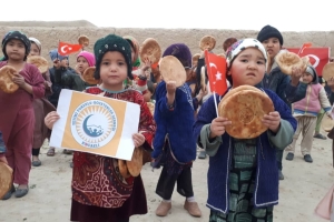 Afganistan cevizcan vilayetinde Ekmek dağıtımı yapıldı