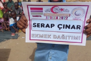 Dünyanın 6.en fakir ülkesi Afrika Gambiya'da ekmek dağıtımı organizasyonumuz