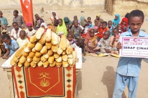Dünyanın 6.en fakir ülkesi Afrika Gambiya'da ekmek dağıtımı organizasyonumuz