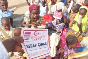 Dünyanın 6.en fakir ülkesi Afrika Gambiya'da ekmek dağıtımı organizasyonumuz