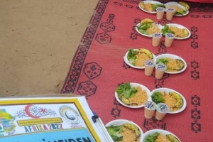 Afrika kıtası Burkina Faso ülkesinde Yetim yoksul çocuklara yemek dağıtımı