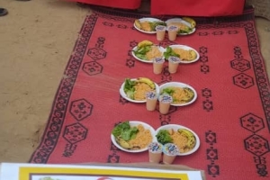 Afrika kıtası Burkina Faso ülkesinde Yetim yoksul çocuklara yemek dağıtımı