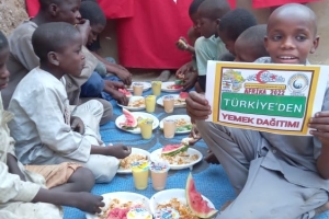 Dünyanın 2.en Fakir ülkesi Afrika Orta Afrika Cumhuriyeti yemek dağıtımı 20 Görsel