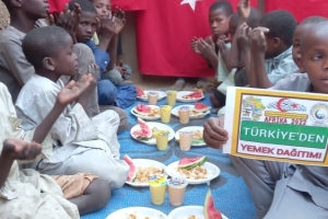Dünyanın 2.en Fakir ülkesi Afrika Orta Afrika Cumhuriyeti yemek dağıtımı 20 Görsel