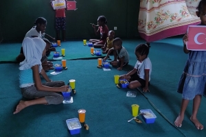 Madagaskar da yemek dağıtımı