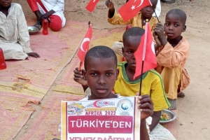 Dünyanın 3.en Fakir ülkesi Afrika Nijer de yemek dağıtımı
