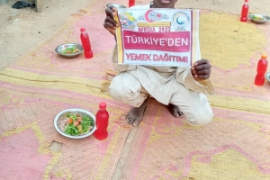 Dünyanın 3.en Fakir ülkesi Afrika Nijer de yemek dağıtımı