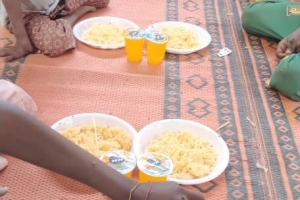 Afrika Malide yetim yoksul mazlum çocuklara yemek dağıtımı yapıldı