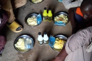 Ramazan ayında Afrika Gambiya'da yetim ve yoksul ailelere iftar yemeği verildi