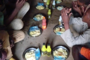 Ramazan ayında Afrika Gambiya'da yetim ve yoksul ailelere iftar yemeği verildi