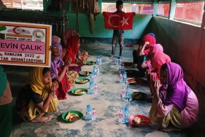 Ramazan ayı Arakan kamplarında iftar yemeği organizasyon