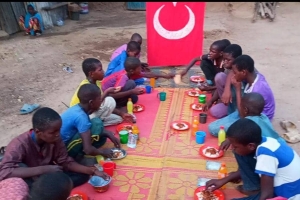Ramazan ayı Afrika Nijerya iftar yemeği dağıtımı
