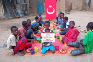 Ramazan ayı Afrika Nijerya iftar yemeği dağıtımı