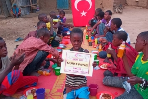 Ramazan ayı Afrika Nijerya iftar yemeği dağıtımı