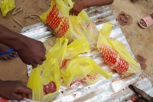 Afrika Kamerun Adak kurban kesimi ve ihtiyaç sahibi ailelere dağıtımı Temmuz 2022