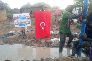 Afrika Nijer Su kuyusu suyun bulunması borularn döşenmesi ve tulumbanin takılması Murat Küçük sukuyusu 2022