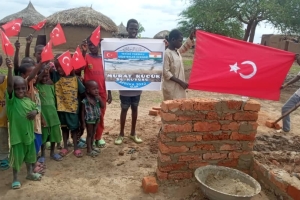 Afrika Nijer Su kuyusu etrafının yalaginin yapılması Murat Küçük sukuyusu 2022 