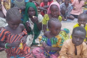 Afrika Kamerun çocukları sevindirme bisküvi dağıtımı gerçekleştirildi Ağustos 2022