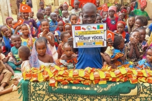 Afrika BENİN bisküvi dağıtımı Eylül 2022 Yetimi yoksulu gözetenler Derneği 