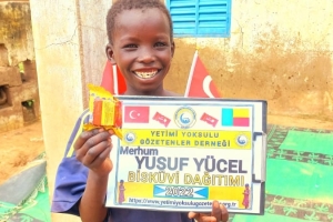 Afrika BENİN bisküvi dağıtımı Eylül 2022 Yetimi yoksulu gözetenler Derneği 