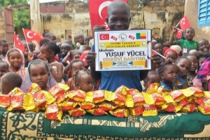 Afrika BENİN bisküvi dağıtımı Eylül 2022 Yetimi yoksulu gözetenler Derneği 