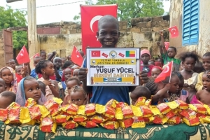 Afrika BENİN bisküvi dağıtımı Eylül 2022 Yetimi yoksulu gözetenler Derneği 