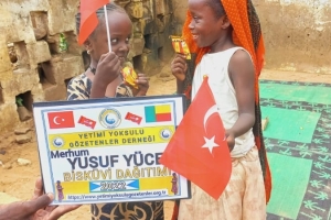 Afrika BENİN bisküvi dağıtımı Eylül 2022 Yetimi yoksulu gözetenler Derneği 