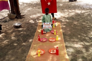 Afrika Kamerun yemek dağıtımı Eylül 2022 Yetimi yoksulu gozetenler derneği 