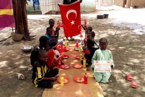 Afrika Kamerun yemek dağıtımı Eylül 2022 Yetimi yoksulu gozetenler derneği 