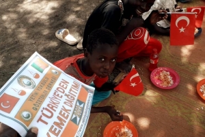 Afrika Kamerun yemek dağıtımı Eylül 2022 Yetimi yoksulu gozetenler derneği 