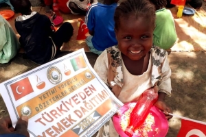 Afrika Kamerun yemek dağıtımı Eylül 2022 Yetimi yoksulu gozetenler derneği 