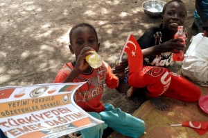 Afrika Kamerun yemek dağıtımı Eylül 2022 Yetimi yoksulu gozetenler derneği 